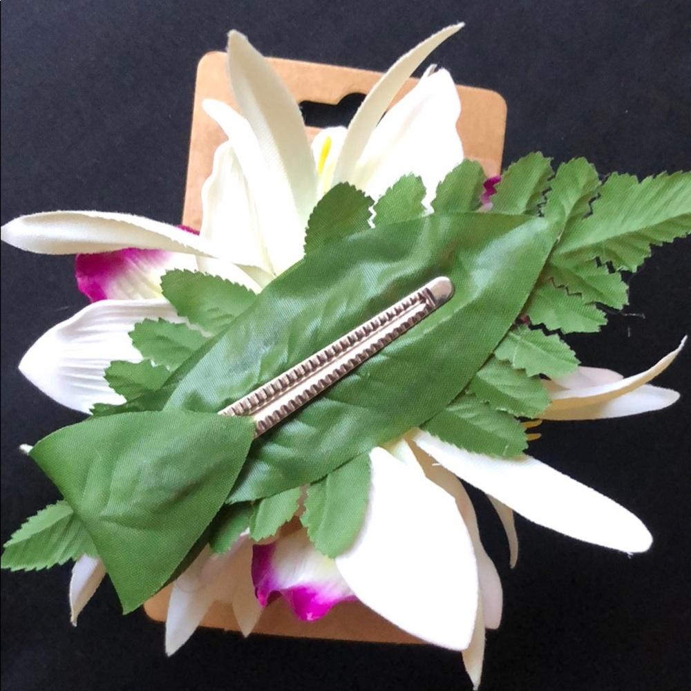 So Real Flower Hair Clip - Picture 2 of 5